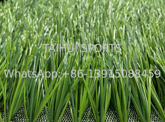 Kullanım Dayanıklı Dış Evcil Hayvan Dostu Yapay Çim Futbol Sahası Plastik Yeşil